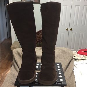 Knee high brown Ugg boots size 6